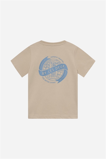Les Deux Globe T-Shirt - Light Desert Sand/WDB